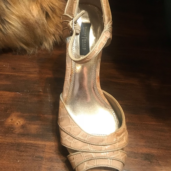 Cream crocodile WHBM heel with ankle strap. - Picture 5 of 5